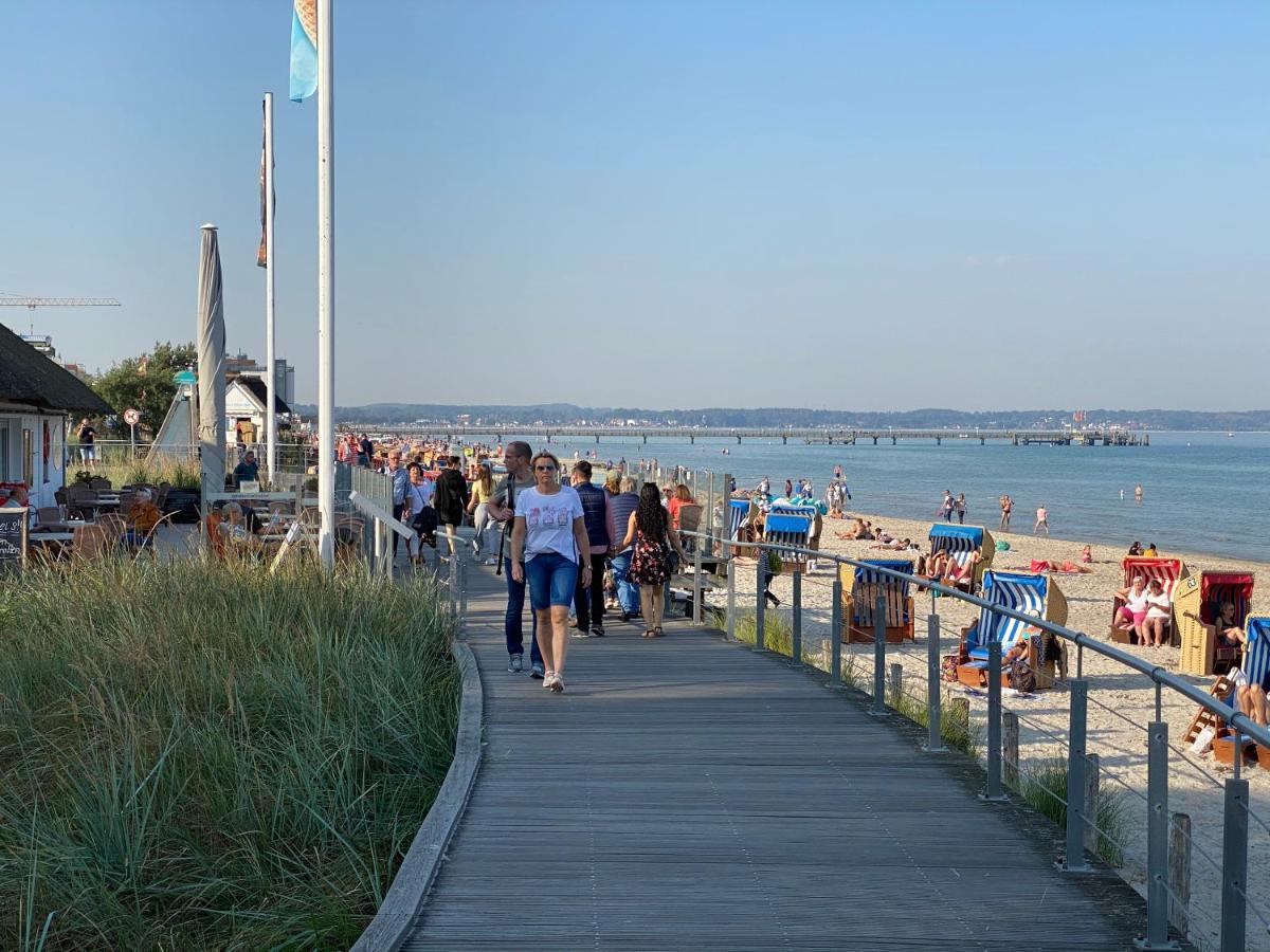 Moderne 3-Zi-Wohnung Mit Meerblick Direkt Am Strand Scharbeutz Eksteriør billede
